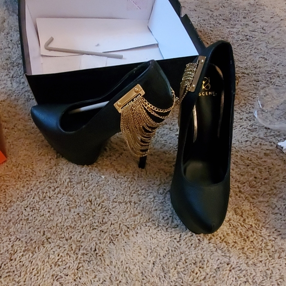 Shoe - Picture 2 of 3